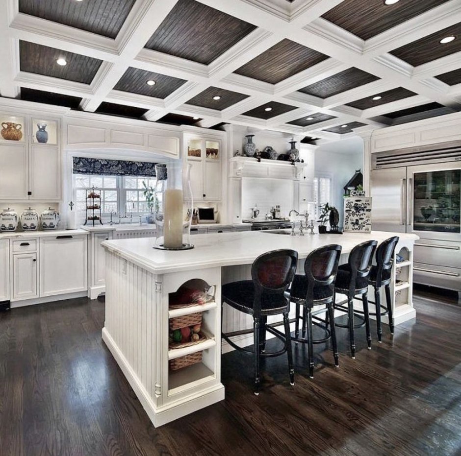 Белая кухня в стиле Кантри