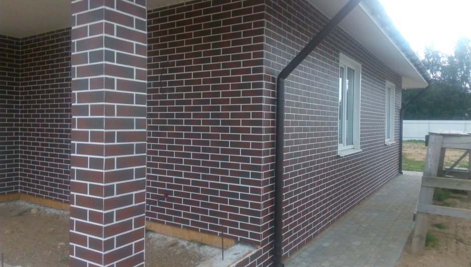 Отделка клинкерной плиткой дымохода