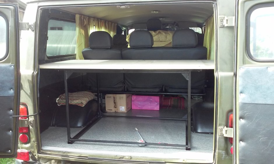 ГАЗ 66 кунг внутри лавочки