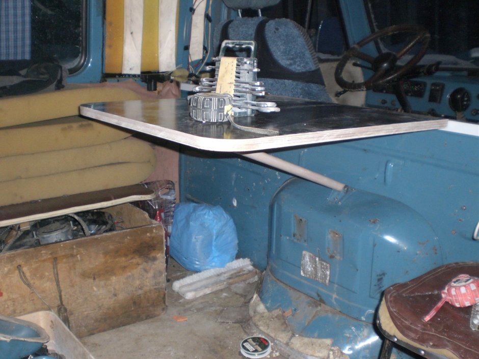 Раскладной стол в УАЗ Буханка