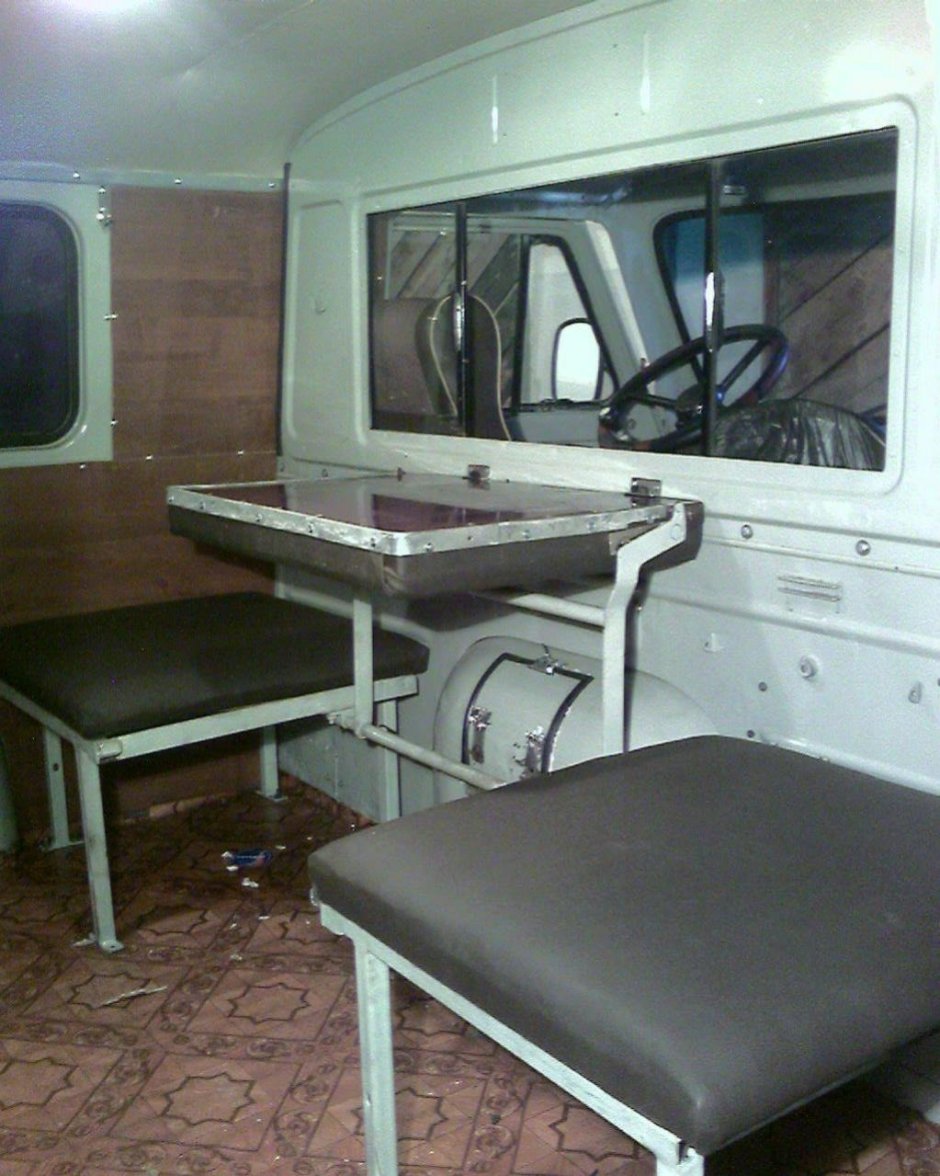 Раскладной столик в УАЗ Буханка