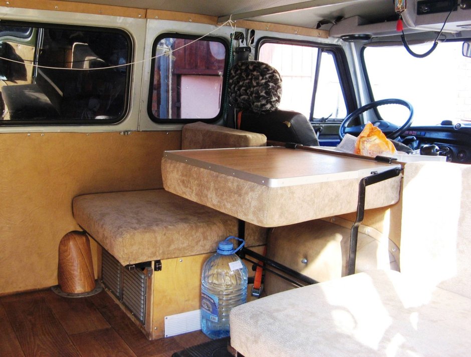 УАЗ 3909 дверь салона