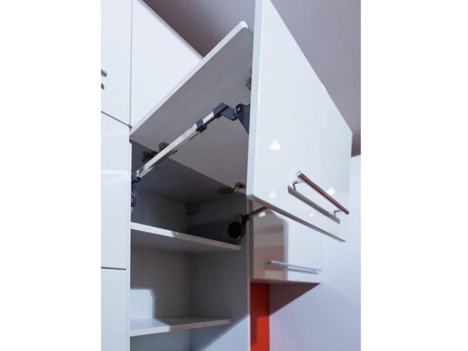 Потайная дверь с полками