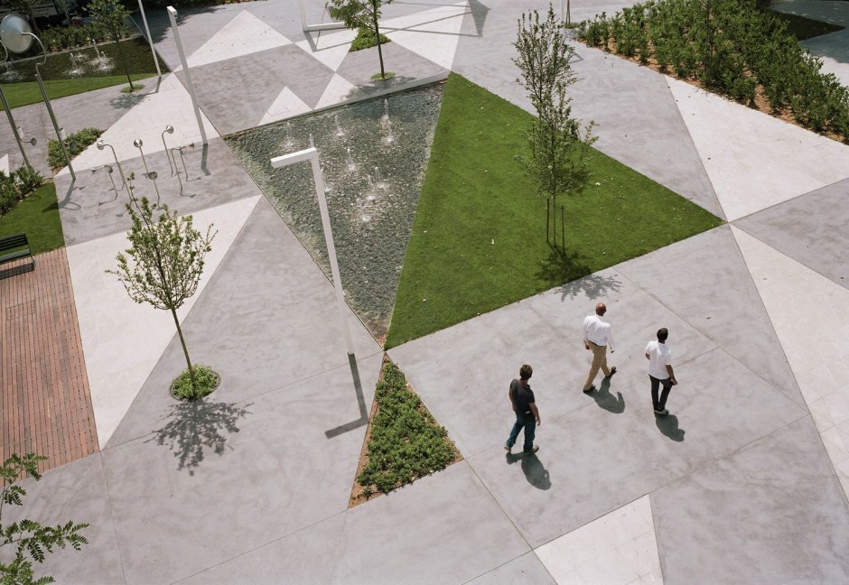 Девушка инженер