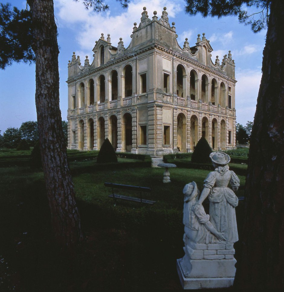 Вилла эмо-Каподилиста в Фанцоло де Веделаго фрески