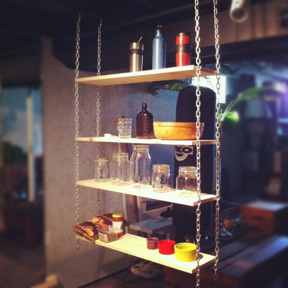 Стеллаж с подвесными полками на Цепочки