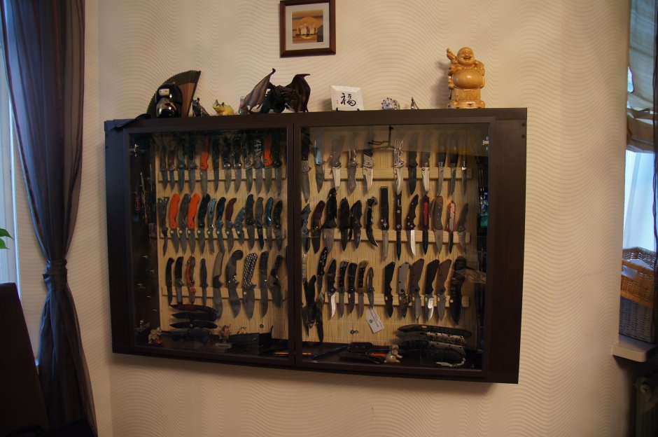 Коллекционная витрина для ножей