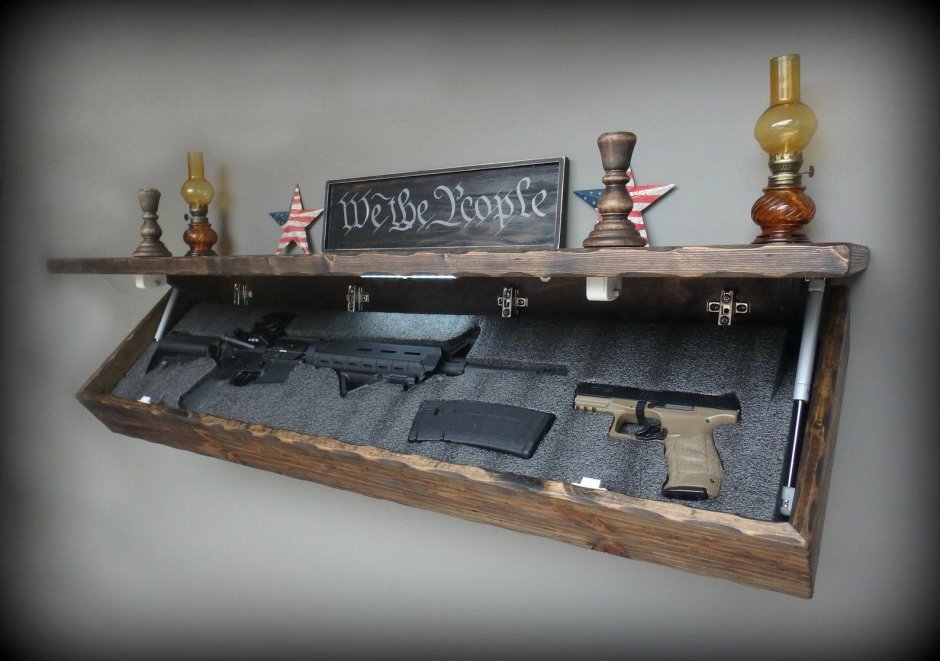 Деревянные полки оружейника