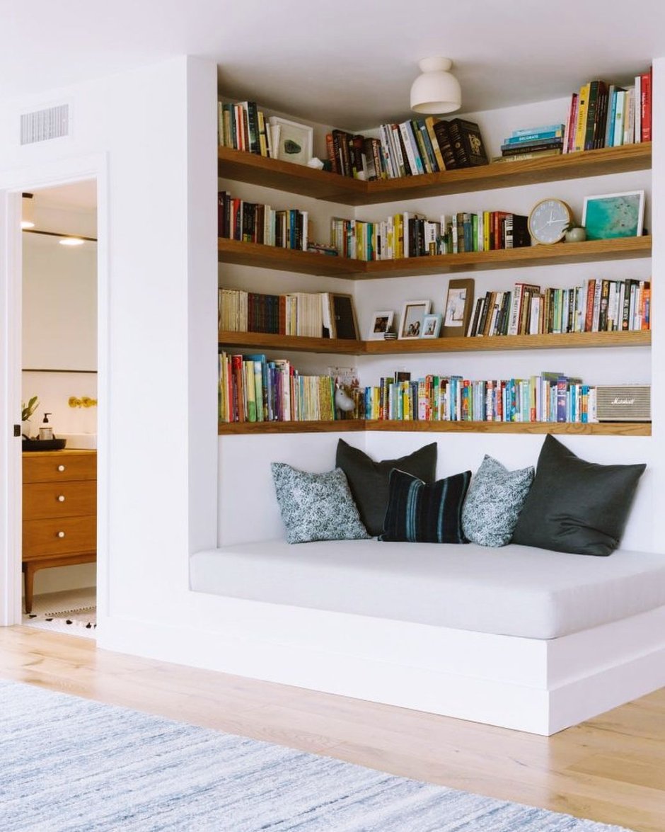 Зонирование маленькой комнаты компактный диван