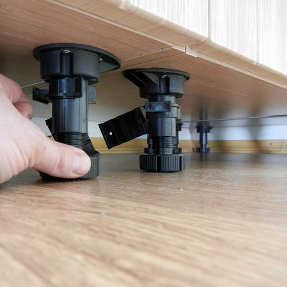 Регулируемые опоры для кухонного гарнитура