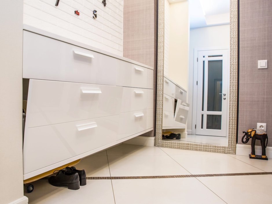 Комод в коридор с зеркалом