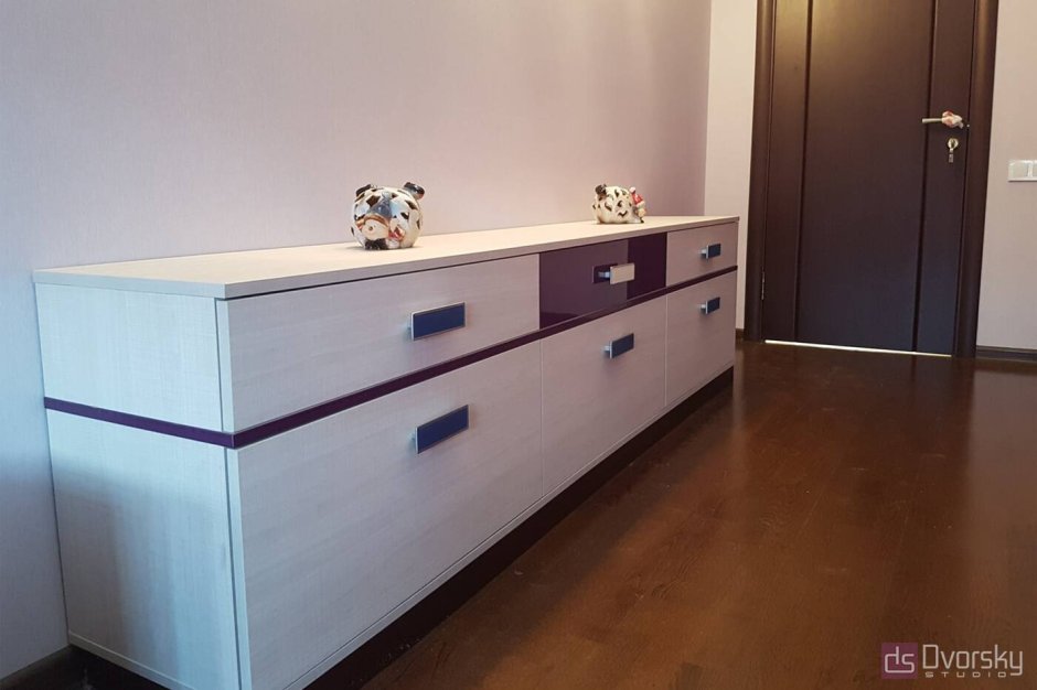 Длинный комод в интерьере