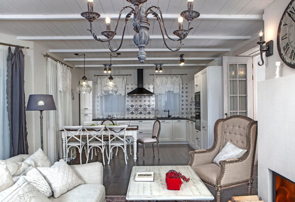 Столовая гостиная в частном доме