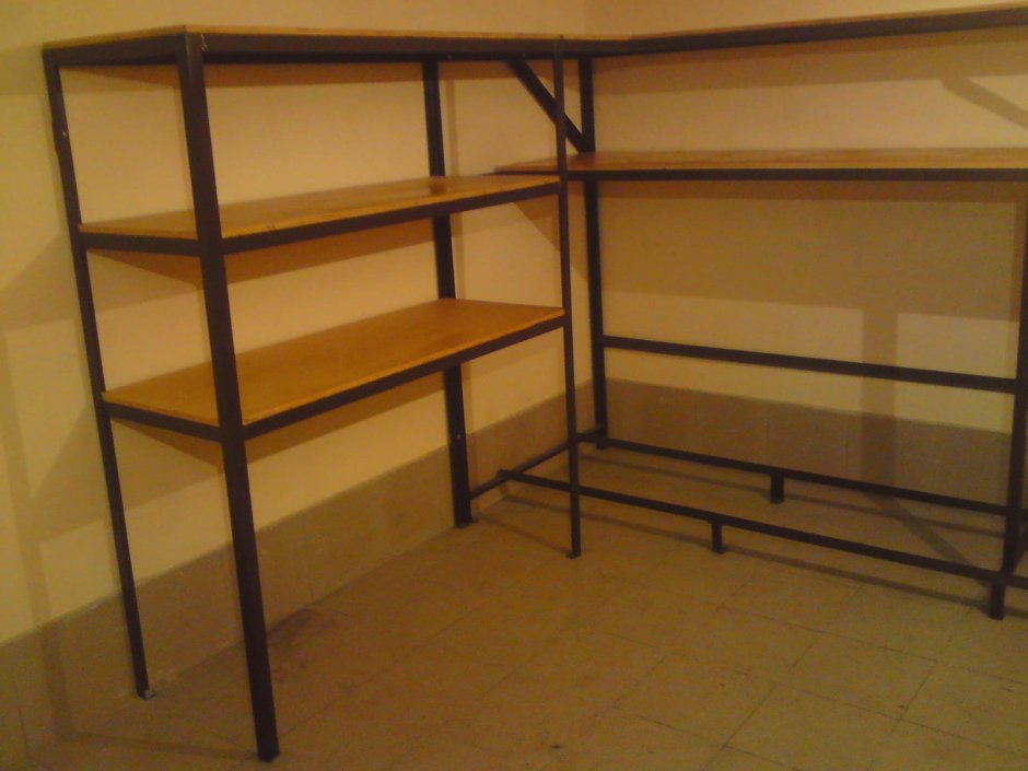 Сварные стеллажи для кладовки