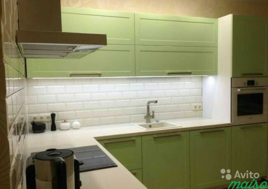 Кухня оливы и фисташкового цвета