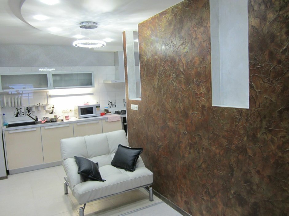 Комната отделанная венецианской штукатуркой