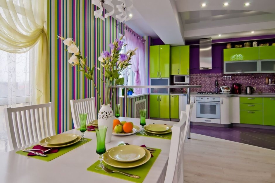 Зеленые обои на кухне