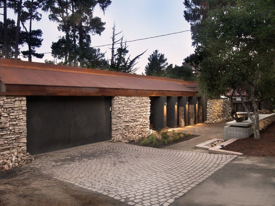 Гараж в частном дворе