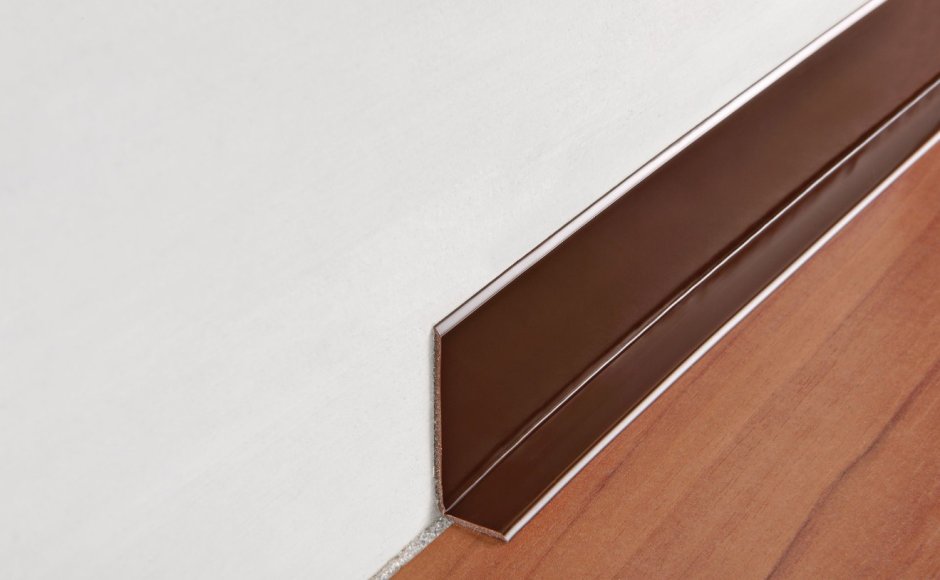 Деревянный плинтус в интерьере