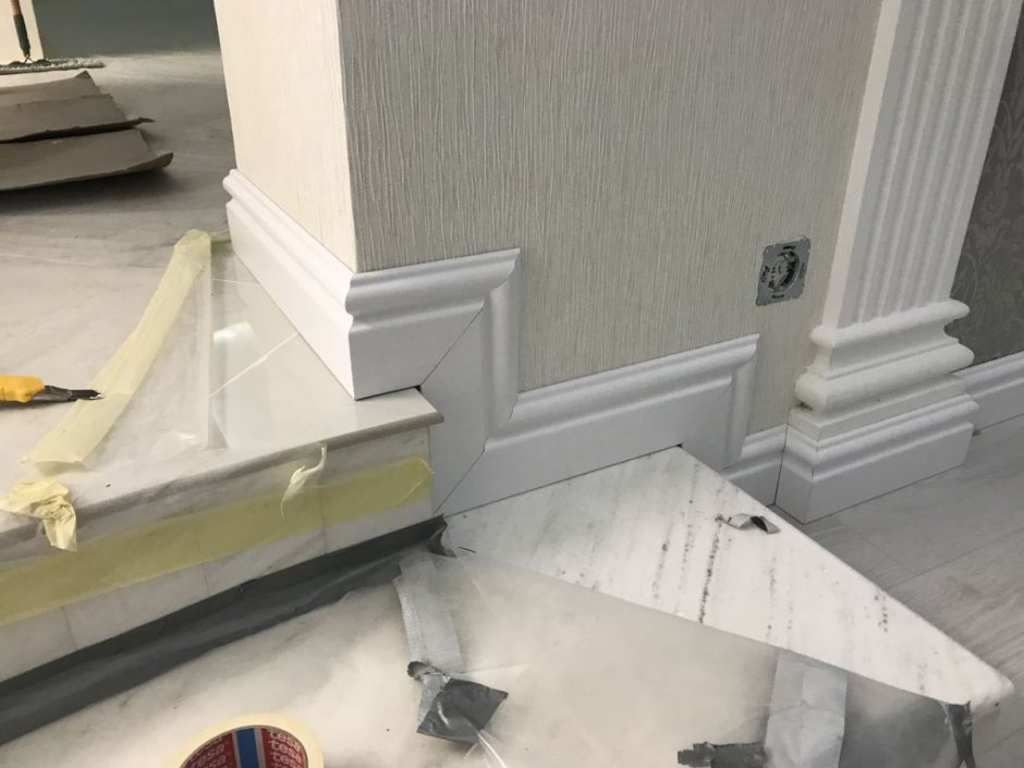 Монтаж напольного плинтуса из полиуретана