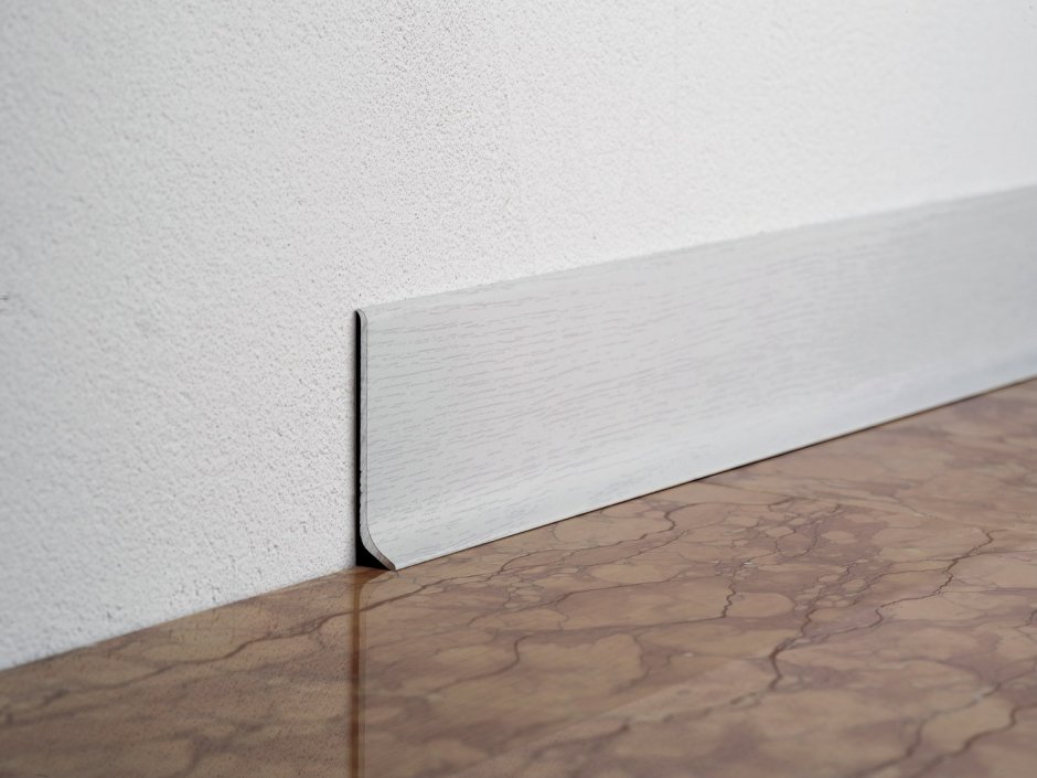 Демонтаж плинтуса