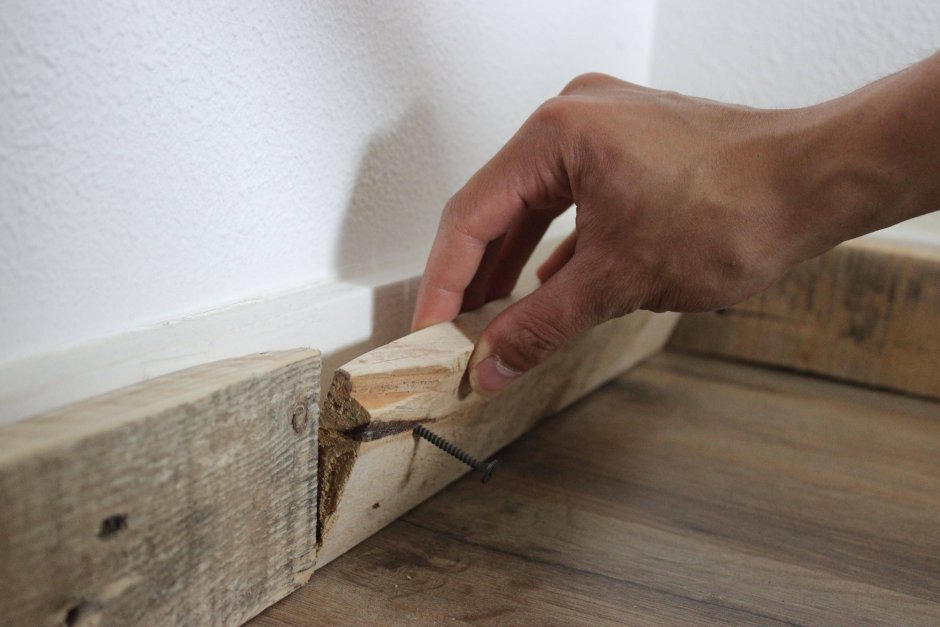 Плинтус SPC напольный монтаж