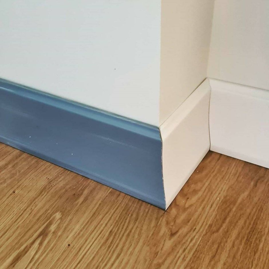 Алюминиевый плинтус Ликорн 14,5х104,6 мм с вставкой 12,5х80 мм