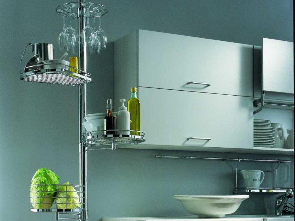 Полка для бокалов над барной стойкой