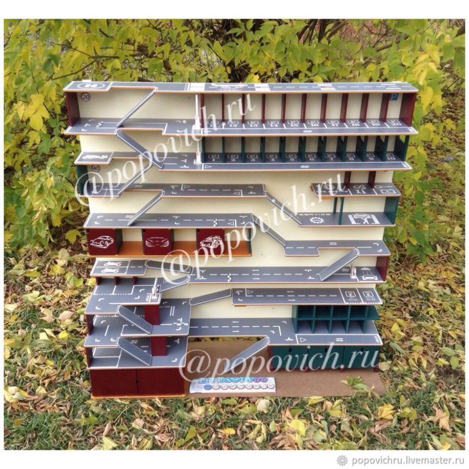 Стеллаж парковка для машинок в интерьере