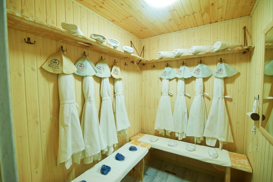 Шкаф в баню для полотенец