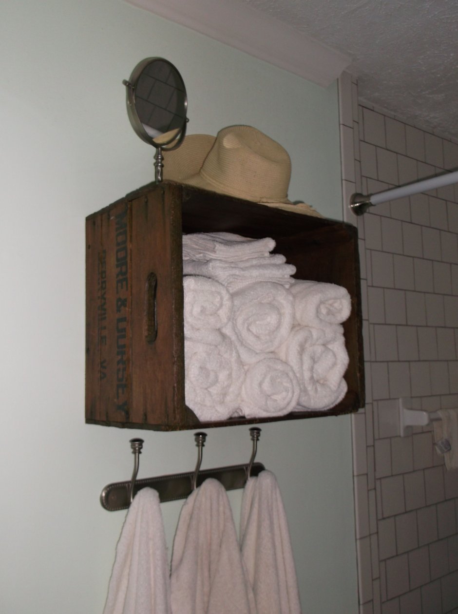 Полки для полотенец в салоне красоты