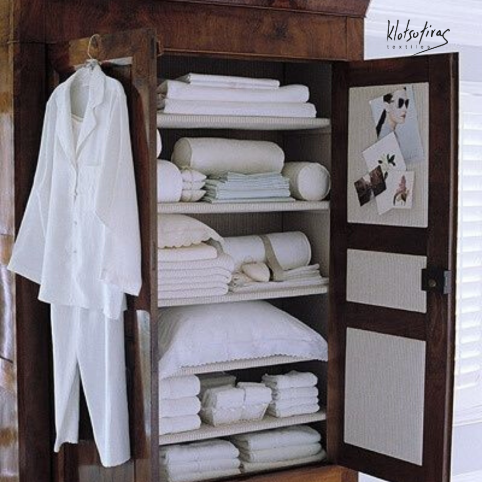 Шкаф в баню для полотенец