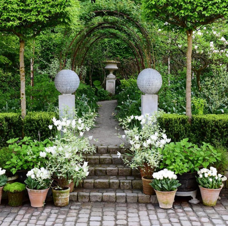 Декор для сада в английском стиле