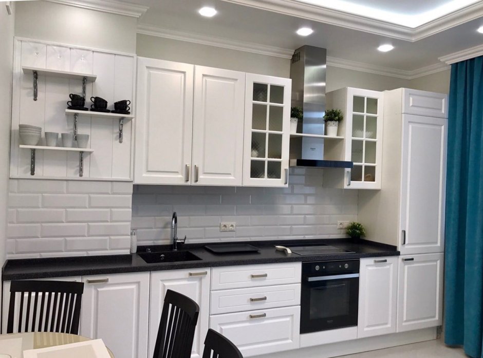 Современная кухня с коробом