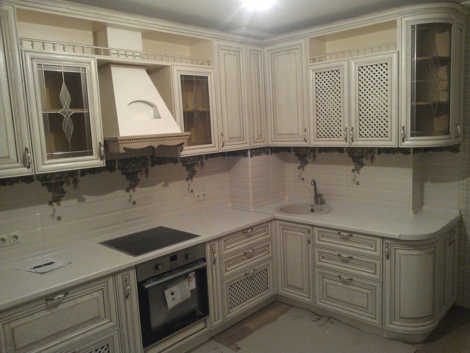 Кухня с выступом в углу