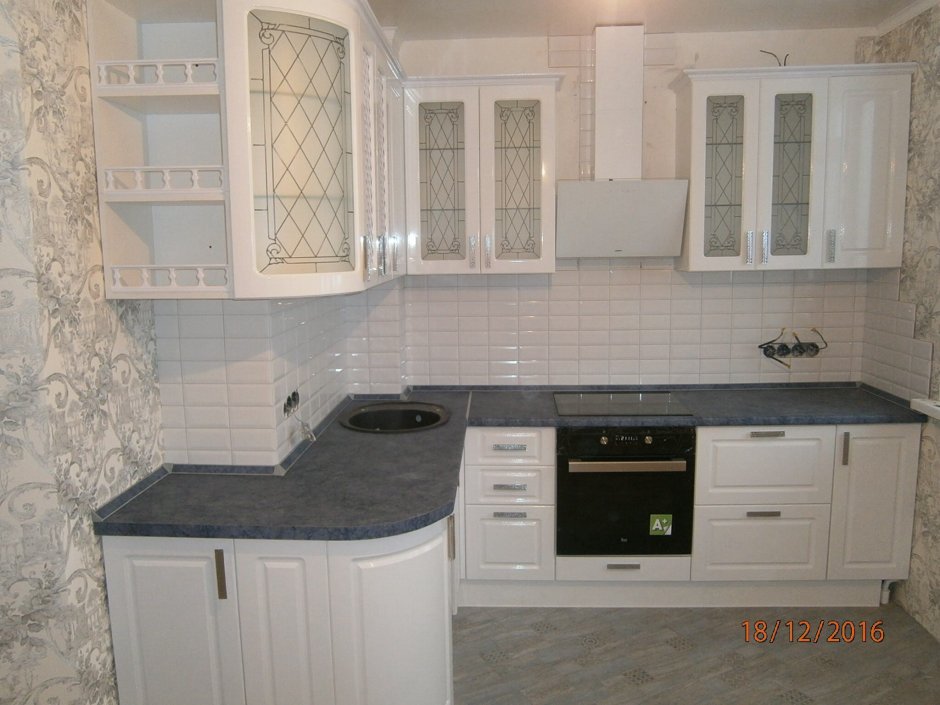 Кухни угловые с шахтой классика