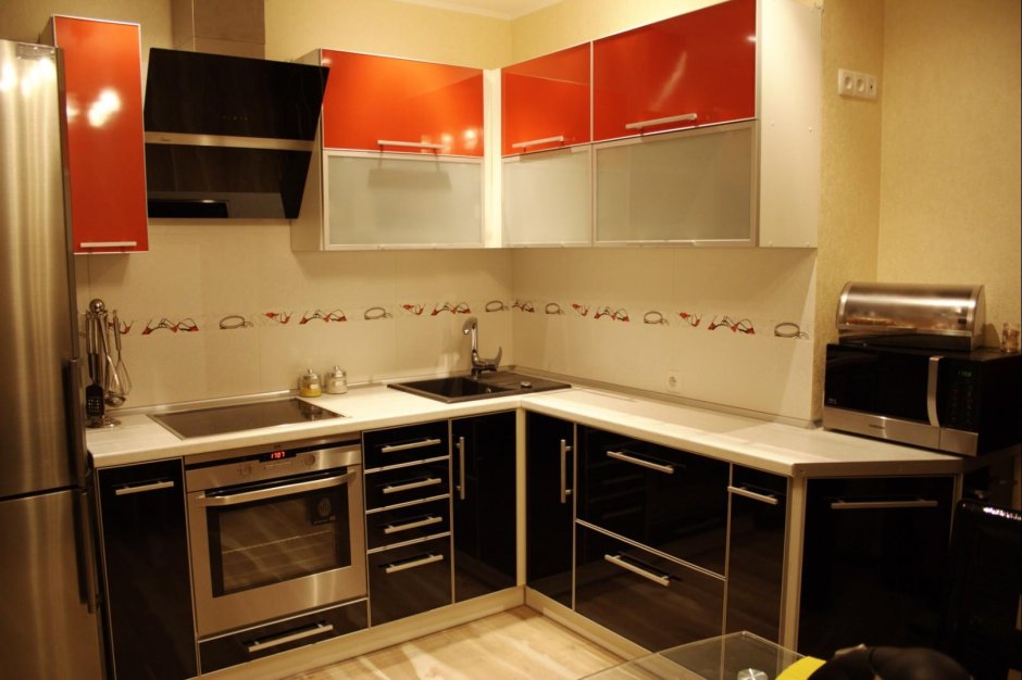 Кухни встроенные с выступом