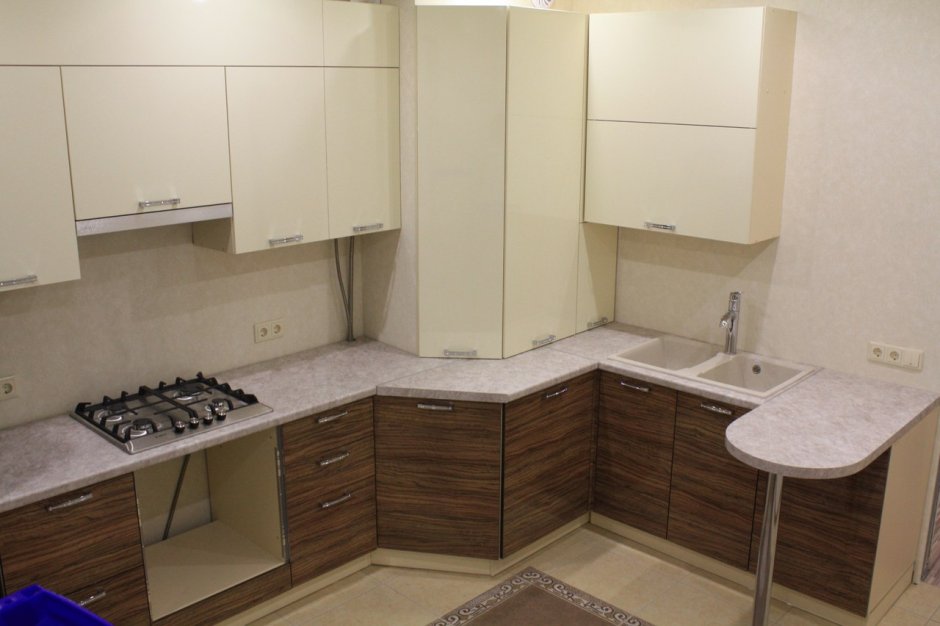 Угловая кухня с внешним углом