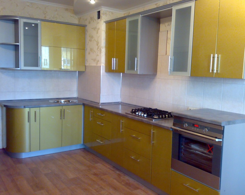 Кухонный гарнитур с выступом