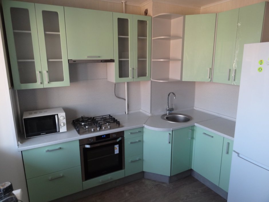 Кухонный гарнитур с выступом