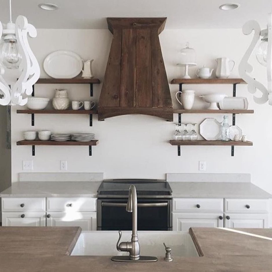 Вытяжка с открытыми полками