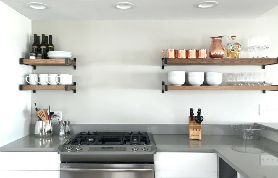 Рейлинги на кухне без верхних шкафов
