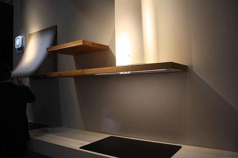 Вытяжка и полки