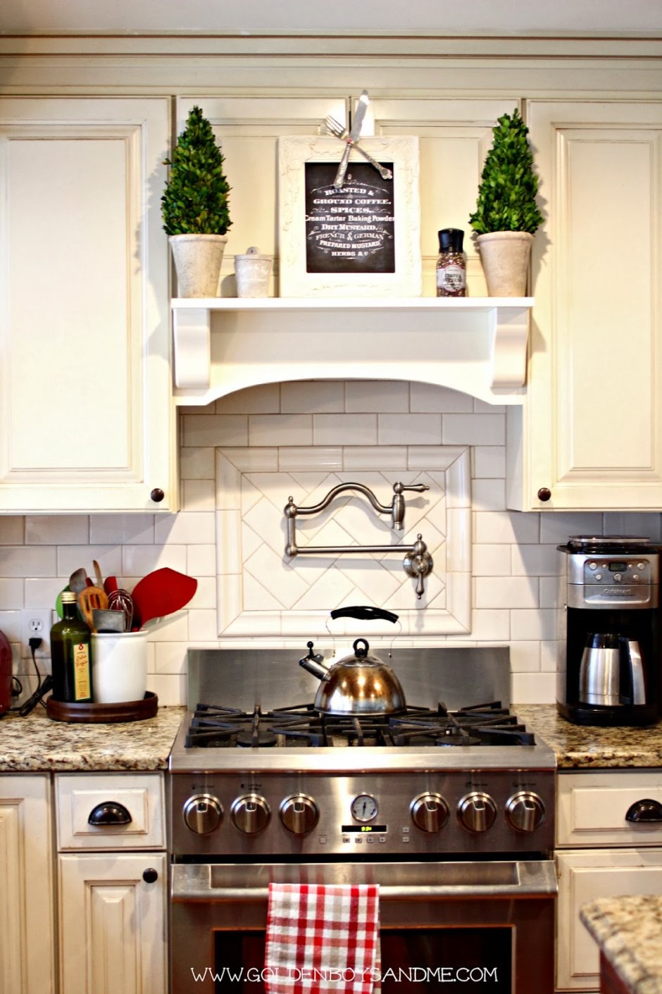 Украшение пространства над плитой