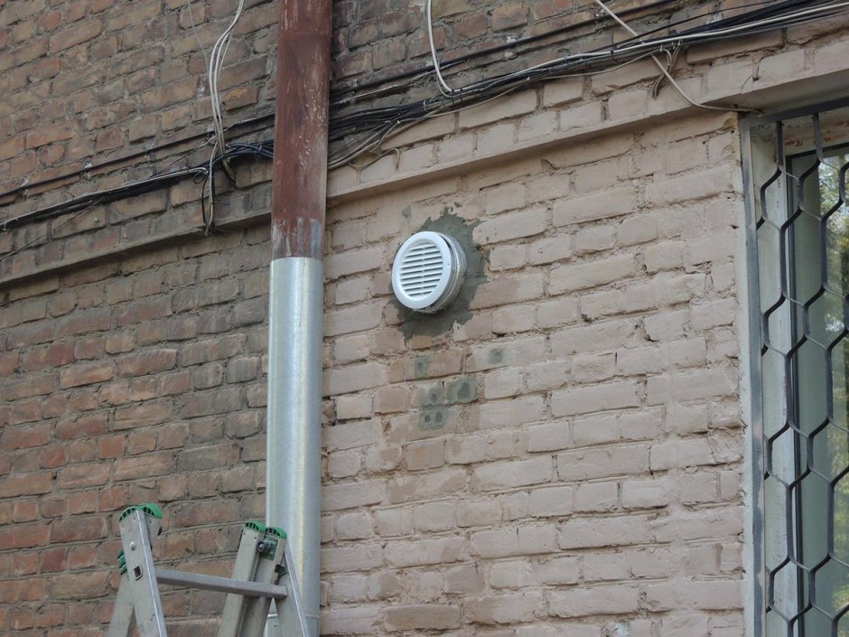 Вентиляция через стену в частном доме