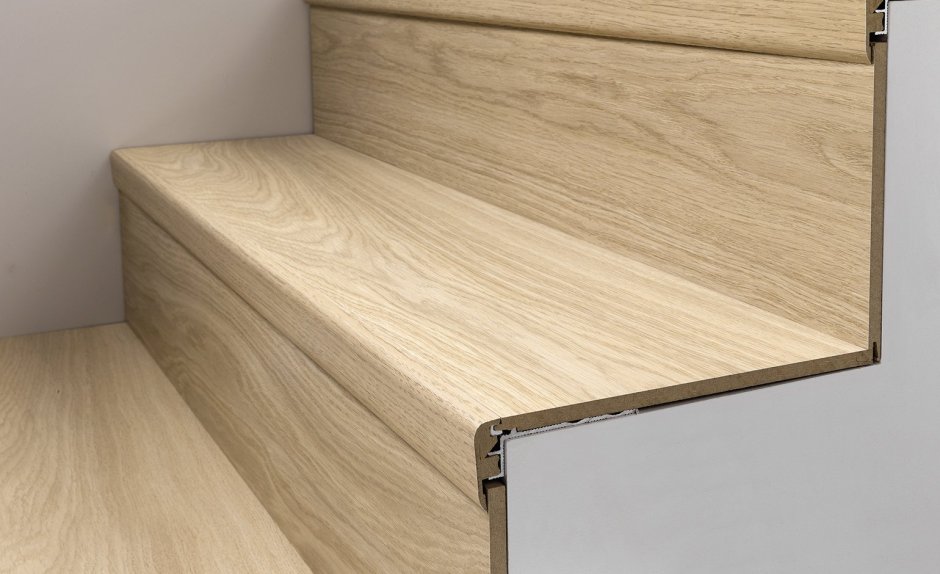 Отделка ступеней ламинатом Квик степ