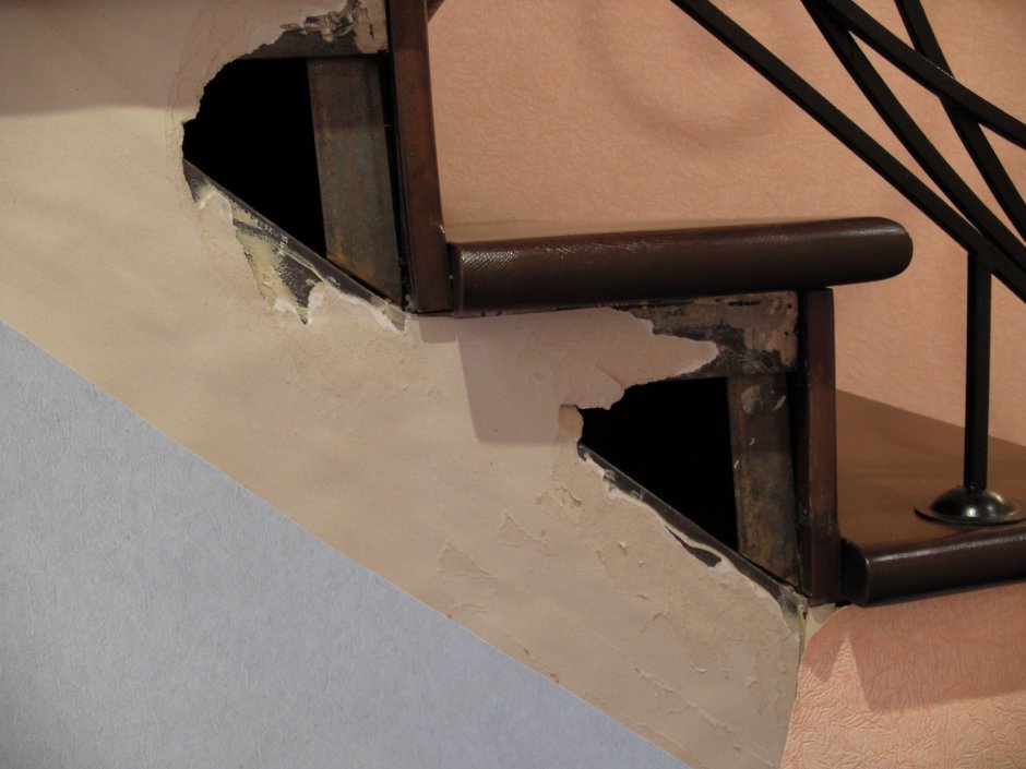 Крепеж для ступеней металл-дерево