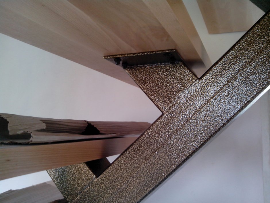 Крепёж для ступеней на металлический каркас