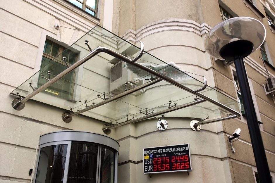 Стеклянный козырек