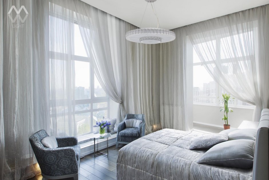 Спальня с угловым окном